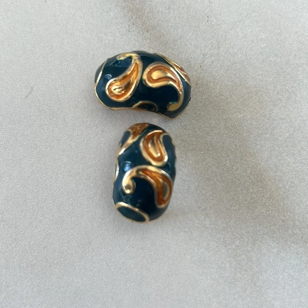 Vintage Rare Find Maresca Signed Teal and Gold Tone Clip-On Earrings - Picture 4 of 5